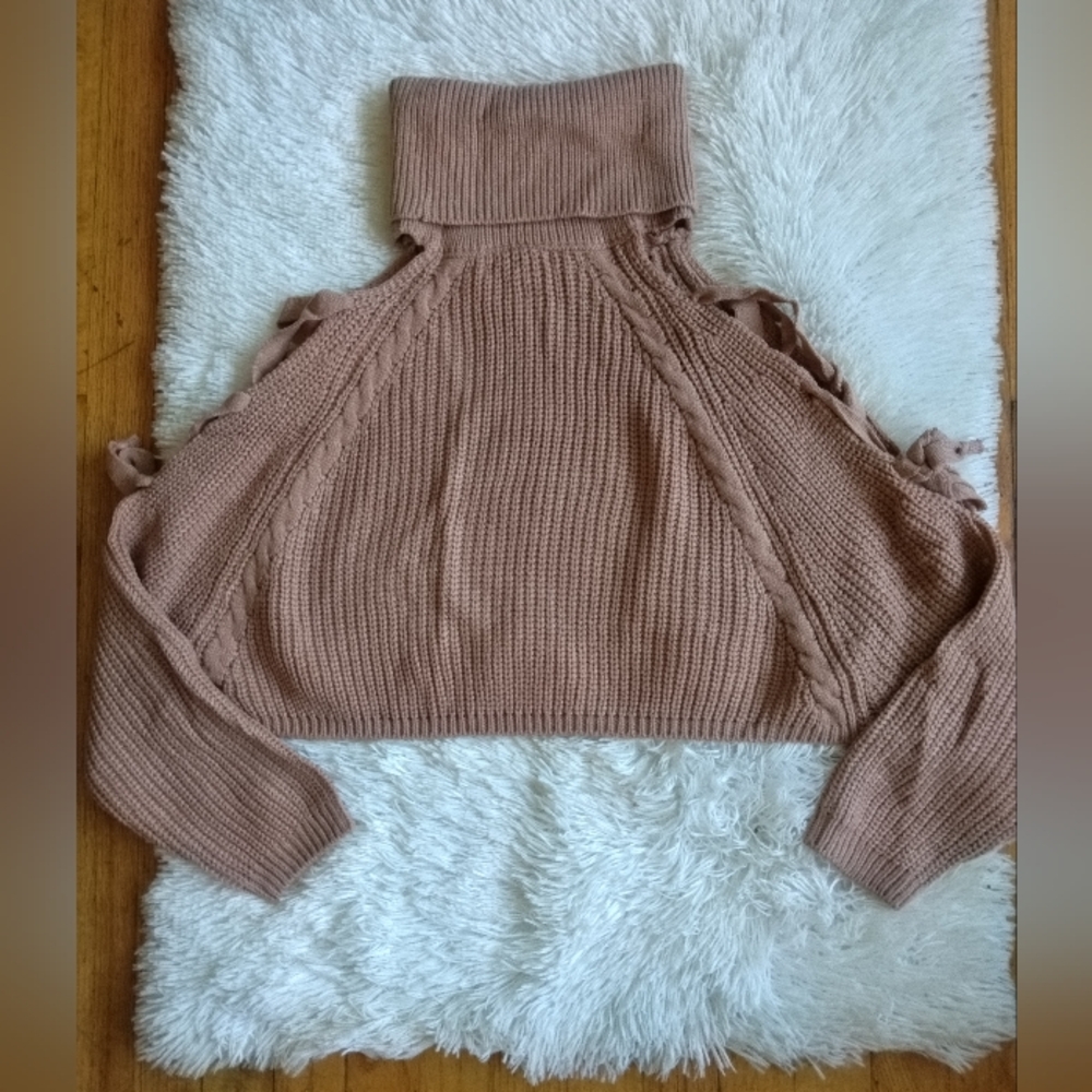 New Sz S/M cable knit turtle neck crop crisscross sleeves cold shoulder sweater